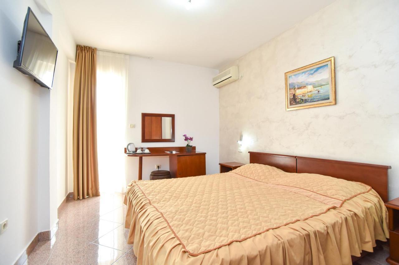 Hotel Suzana บุดวา ภายนอก รูปภาพ