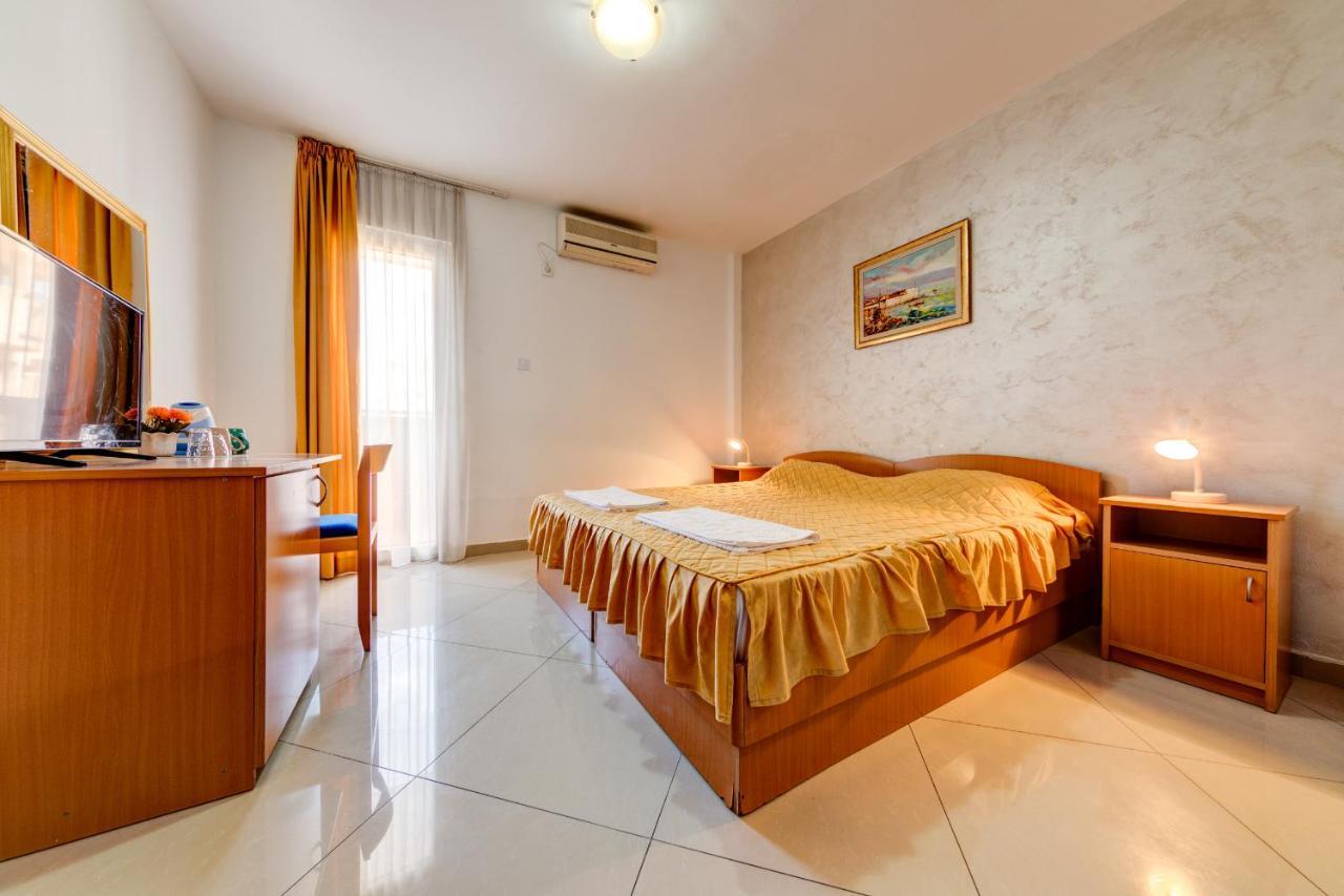Hotel Suzana บุดวา ภายนอก รูปภาพ