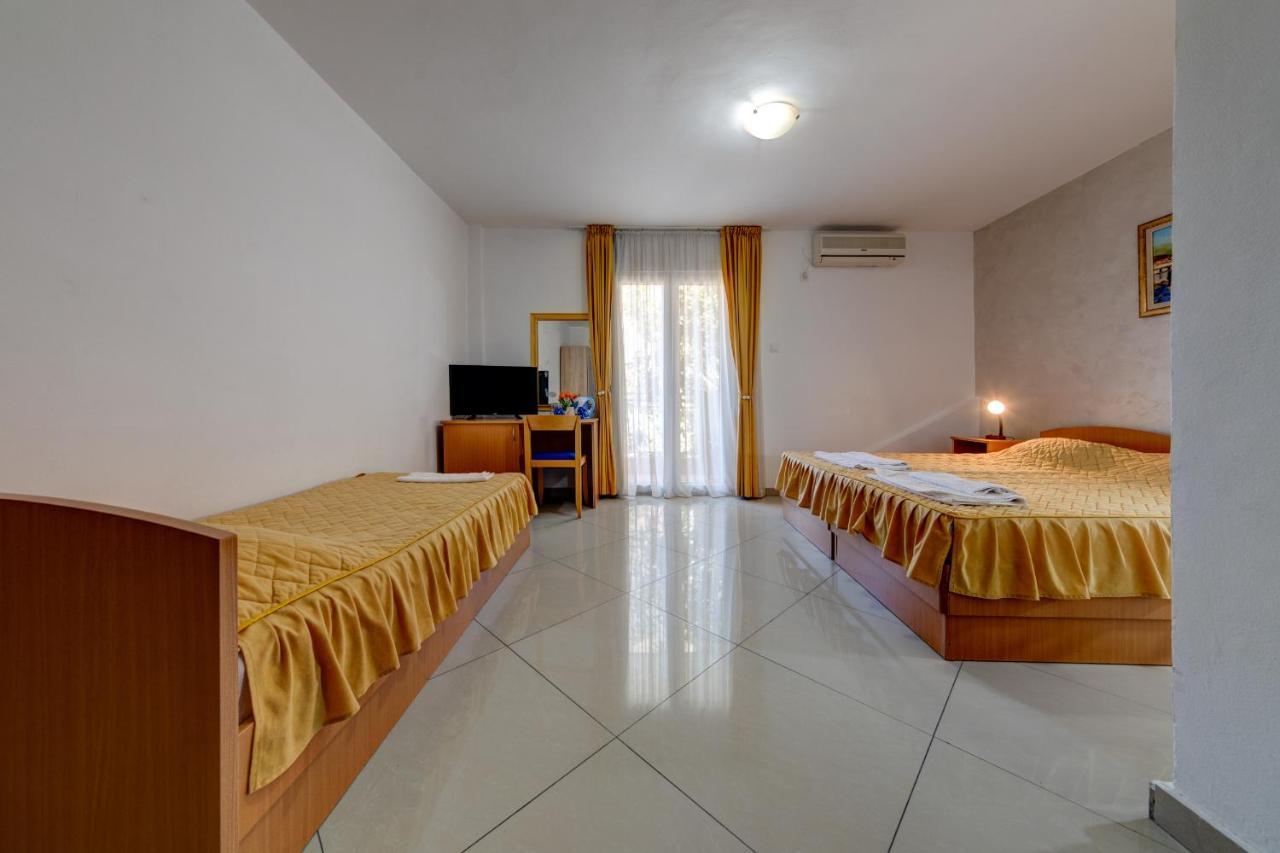 Hotel Suzana บุดวา ภายนอก รูปภาพ