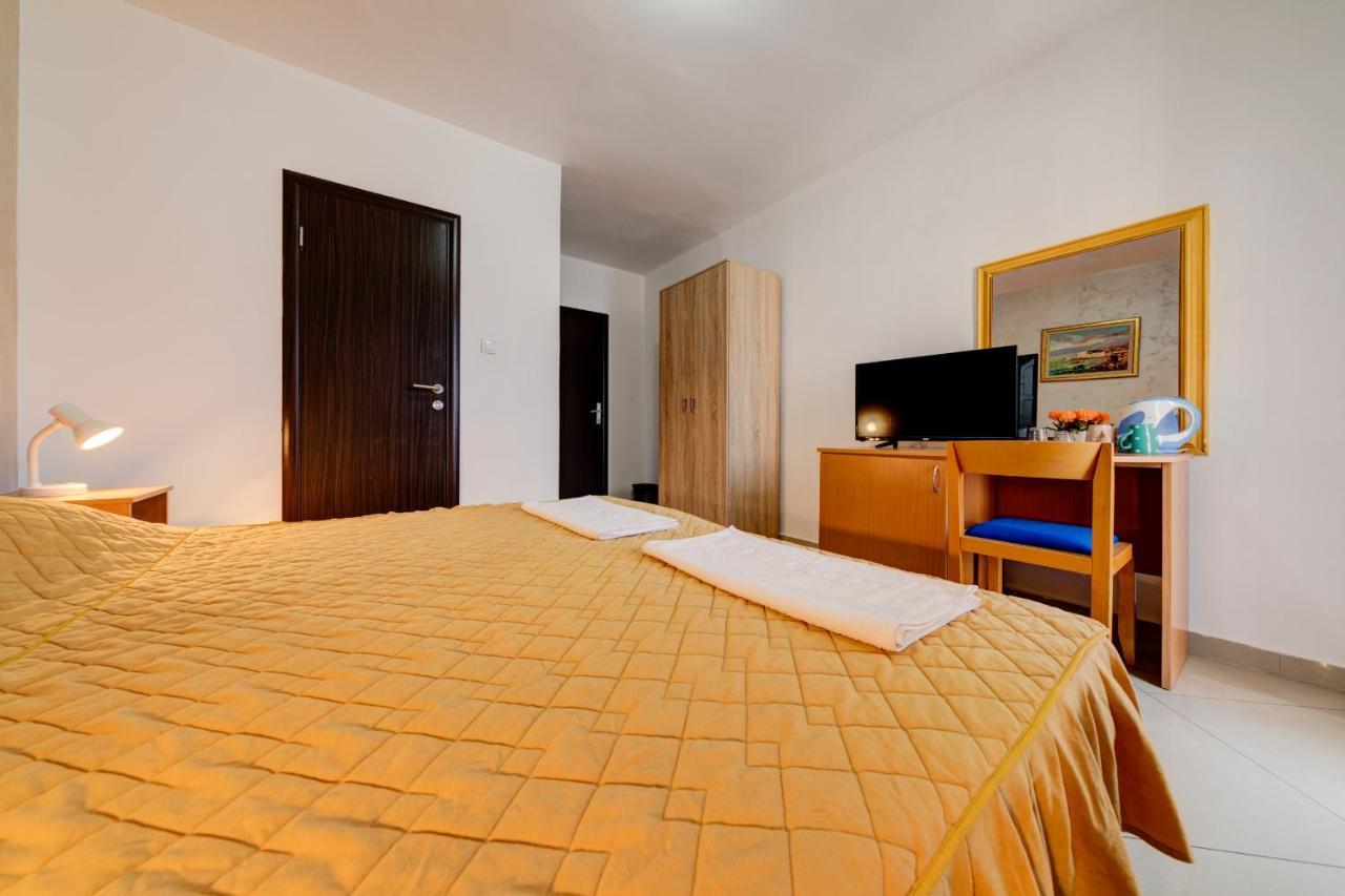 Hotel Suzana บุดวา ภายนอก รูปภาพ