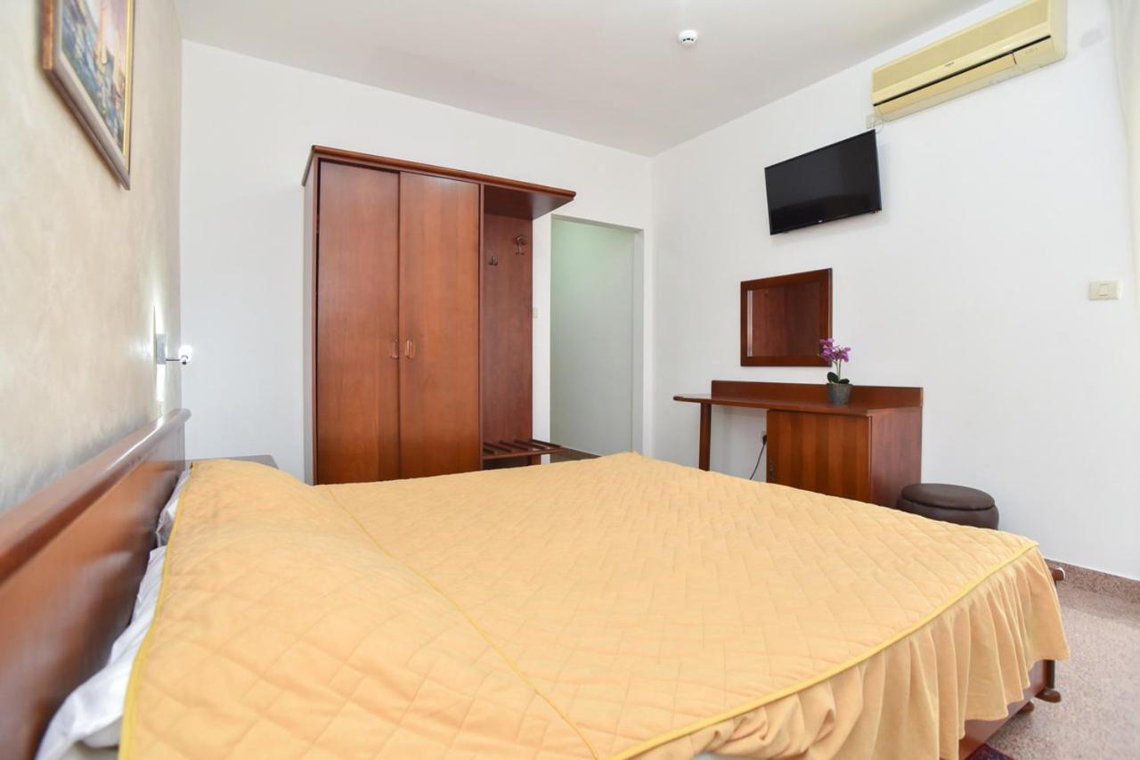 Hotel Suzana บุดวา ภายนอก รูปภาพ