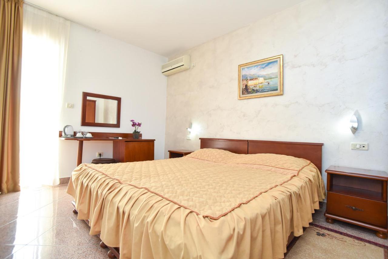 Hotel Suzana บุดวา ภายนอก รูปภาพ